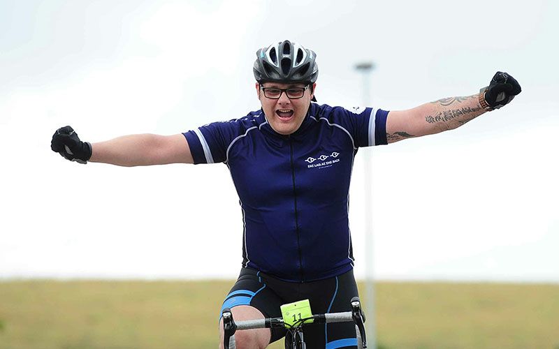 Zufriedener Sportler nach Behandlung - Osteopathie Praxis Mainz