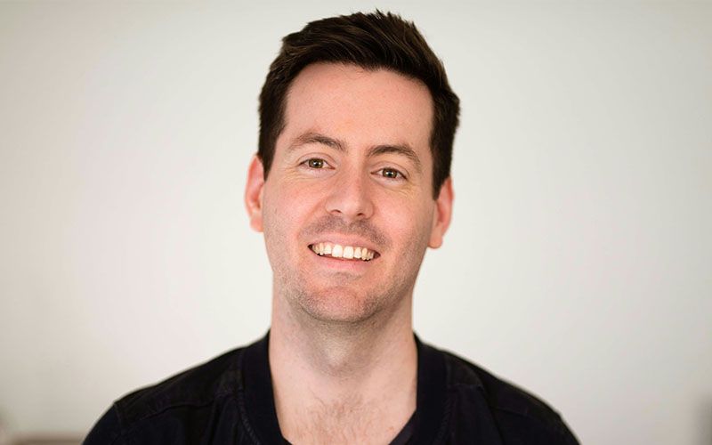 Zufriedener Patient nach Behandlung - Osteopathie Praxis Mainz